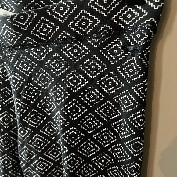 VS PINK Black Aztec Leggings - Picture 3 of 4